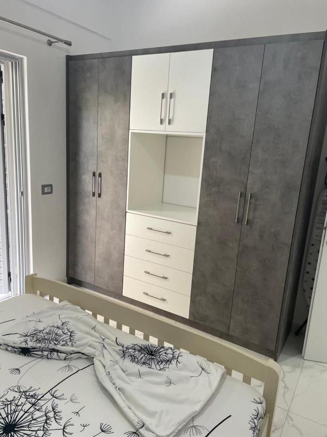 Taku Apartment Sarande Bagian luar foto