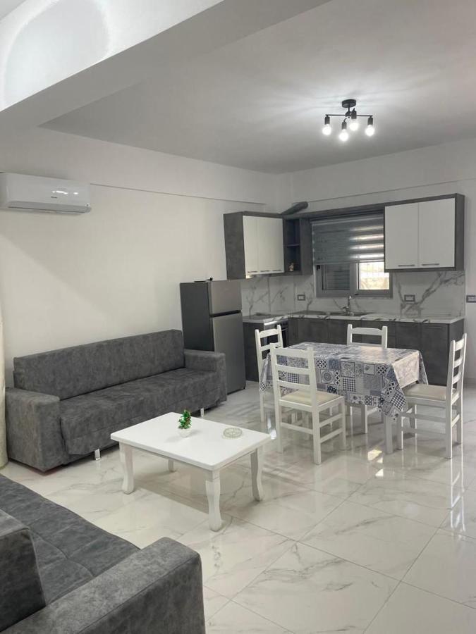 Taku Apartment Sarande Bagian luar foto