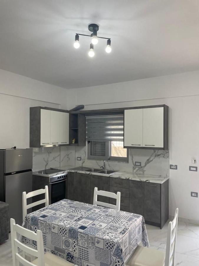 Taku Apartment Sarande Bagian luar foto